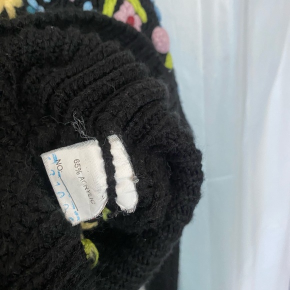 Floral Embroidered Black Sweater - Picture 9 of 10
